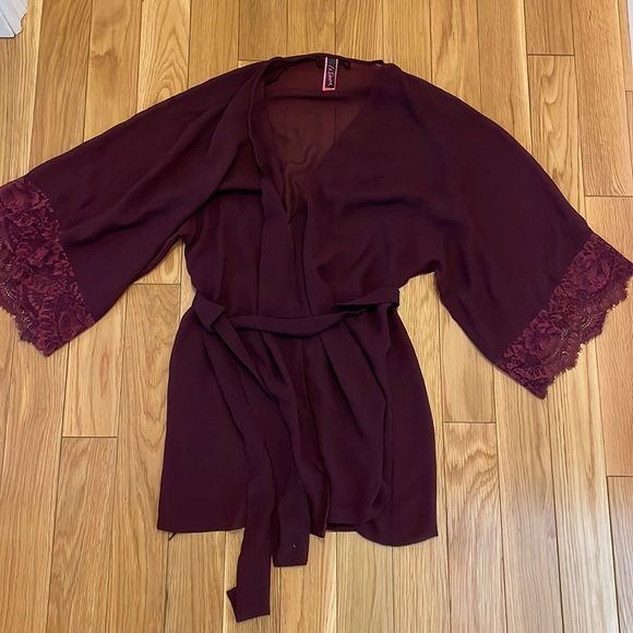 La Senza Burgundy Kimono Style Sheer Robe with Lace Sleeves - Picture 1 of 3